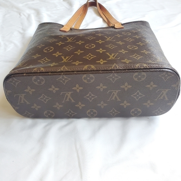 LOUIS VUITTON Monogram Canvas Tote - Picture 9 of 16